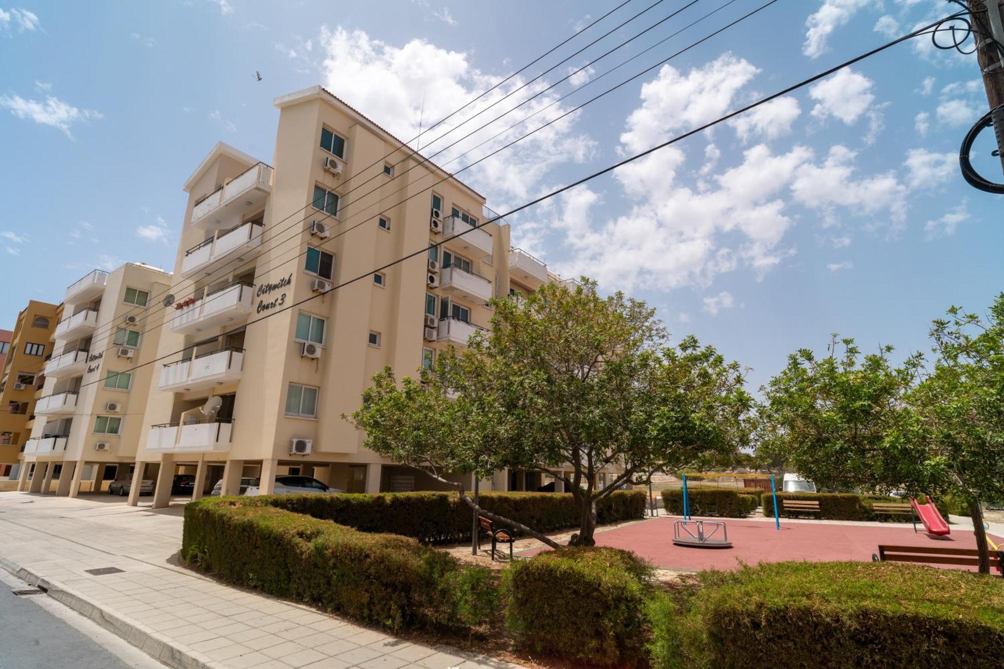 Kave Blue Mackenzie 1 Bdr Flat With Pool Apartment Larnaca Exterior photo